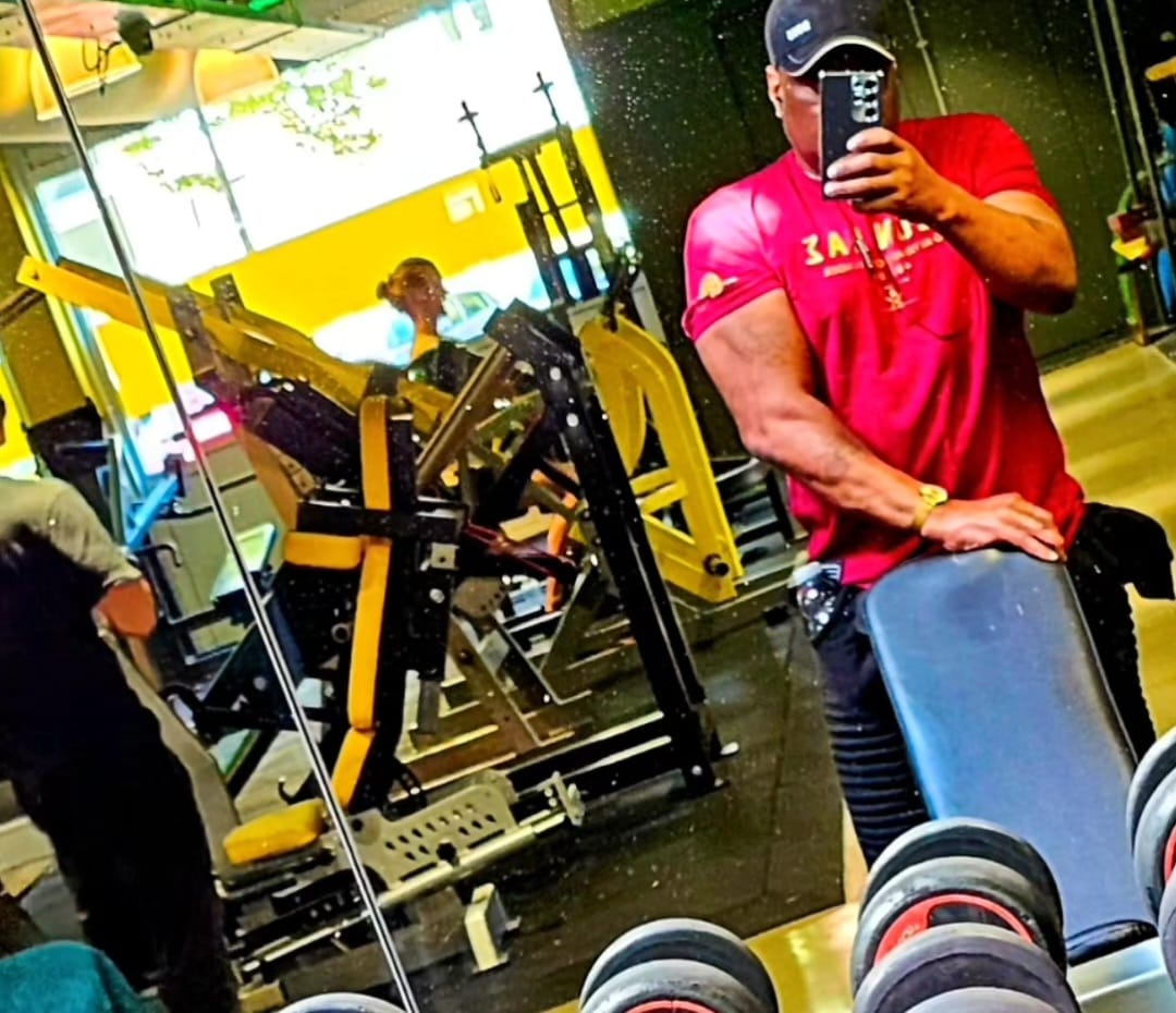 Customer photo review of Glory T-Shirt - Navy x Gold (Poseidon)