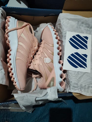 Customer photo review of Tenis Tubes Women