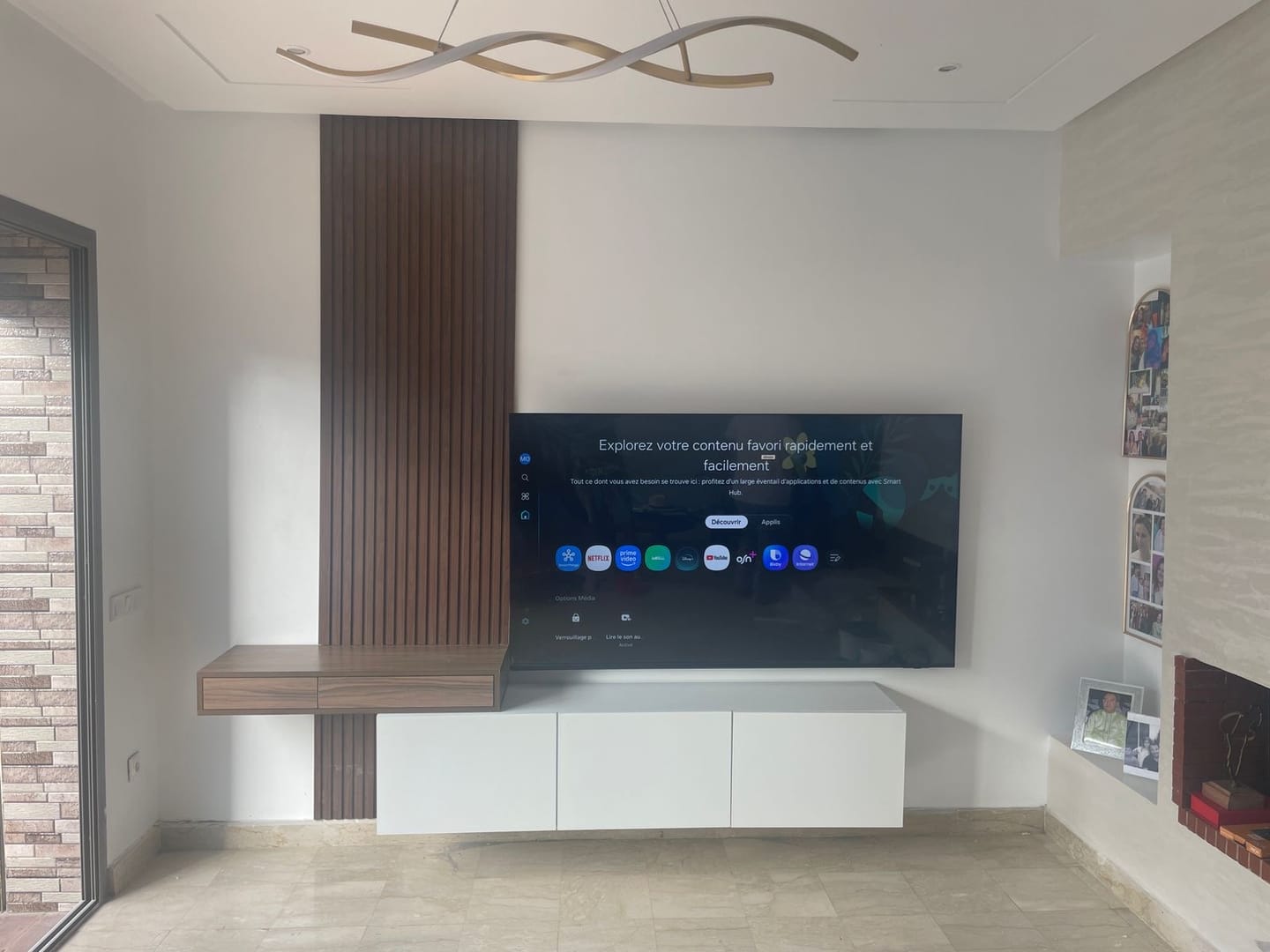 Customer photo review of Meuble Tv Namir Avec Revetement mural en Bois