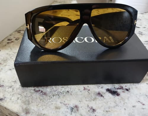 Customer photo review of Óculos Veneto