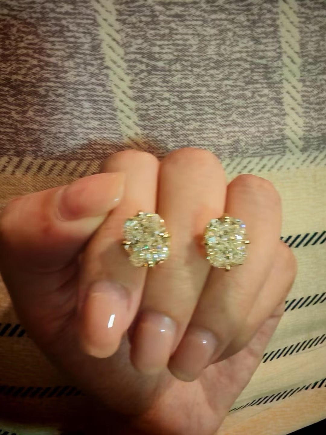 Customer photo review of S925 4.0 Ct*2pc Cushion Cut Women's Stud Earrings Vintage Earrings For Everyday Wear