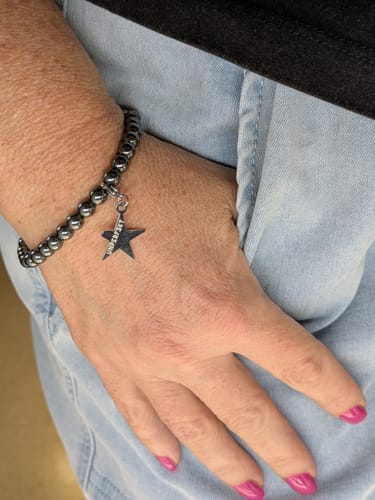 Customer photo review of »Reichtum zulassen« Armband aus echtem Hämatit