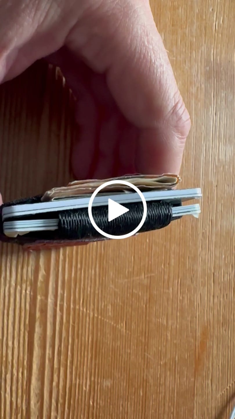 Customer video review of Nano Boy slim wallet with small elastic coin pocket Ladies Edition