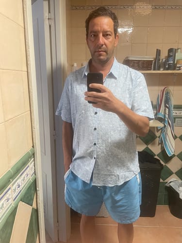 Customer photo review of Chemise hawaïenne à manches courtes en coton à fleurs pour hommes