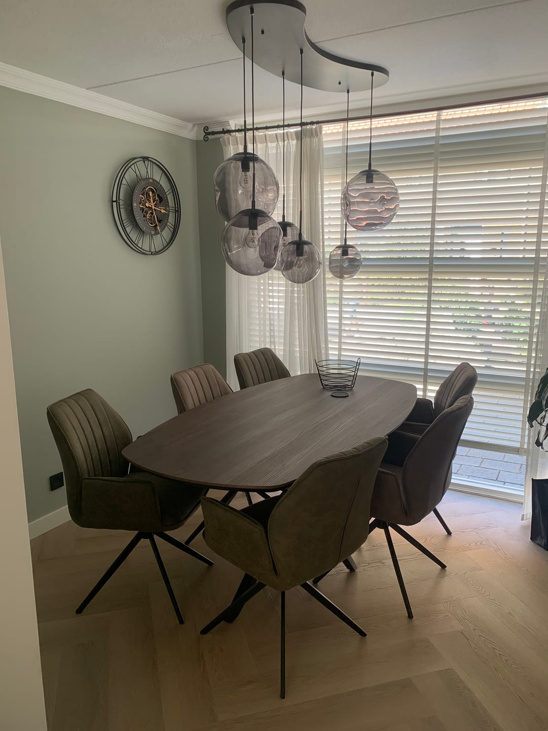 Customer photo review of Hanglamp Celora - 6-lichts - Smoke - Glazen bollen