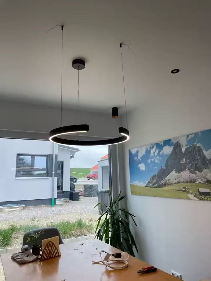 Customer photo review of WOMO Schwarz/Gold Ring Led Kronleuchter-WM2009