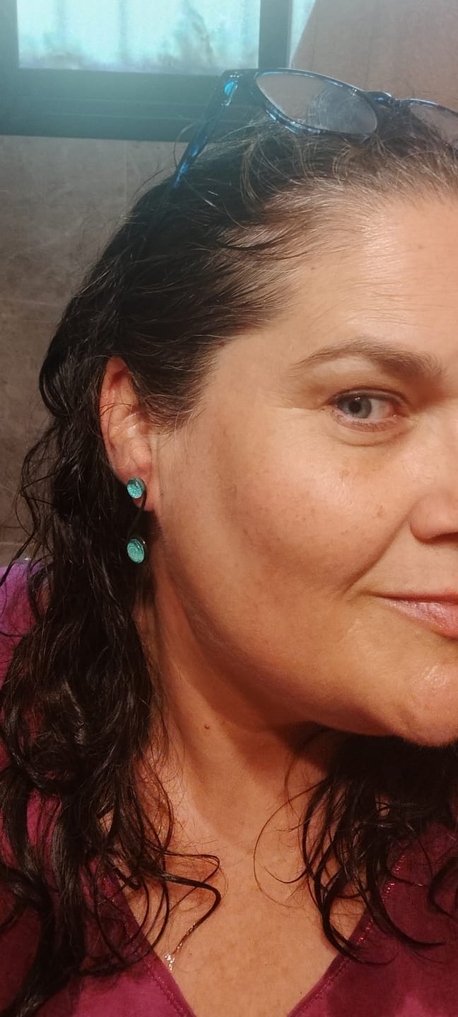 Customer photo review of Pendientes "Doble Sol Esmeralda" – Vidrio fundido y hierro forjado.