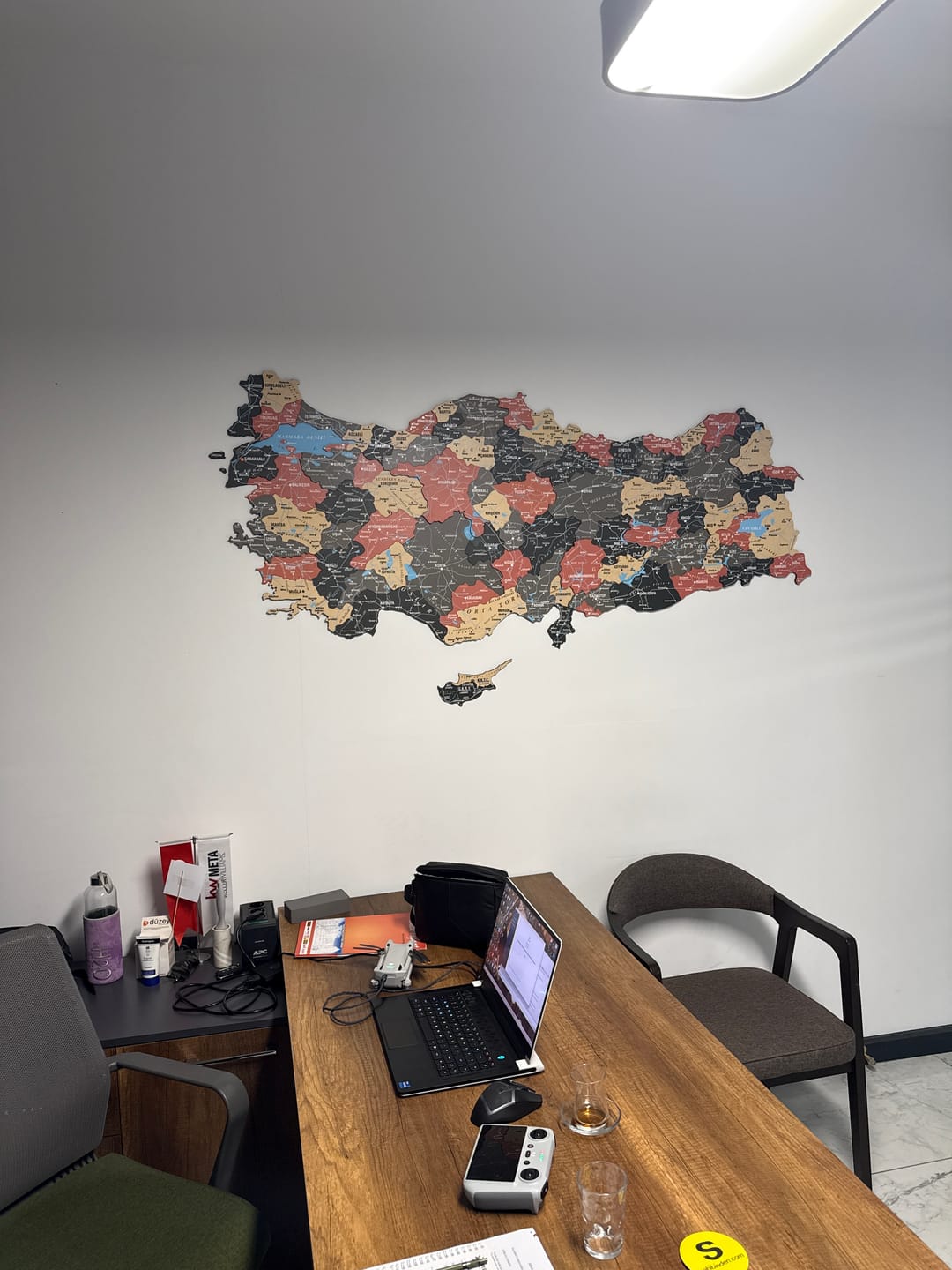 Customer photo review of Türkiye Siyasi Haritası - UV Baskılı 3D Ahşap Duvar Dekoru (Sage)