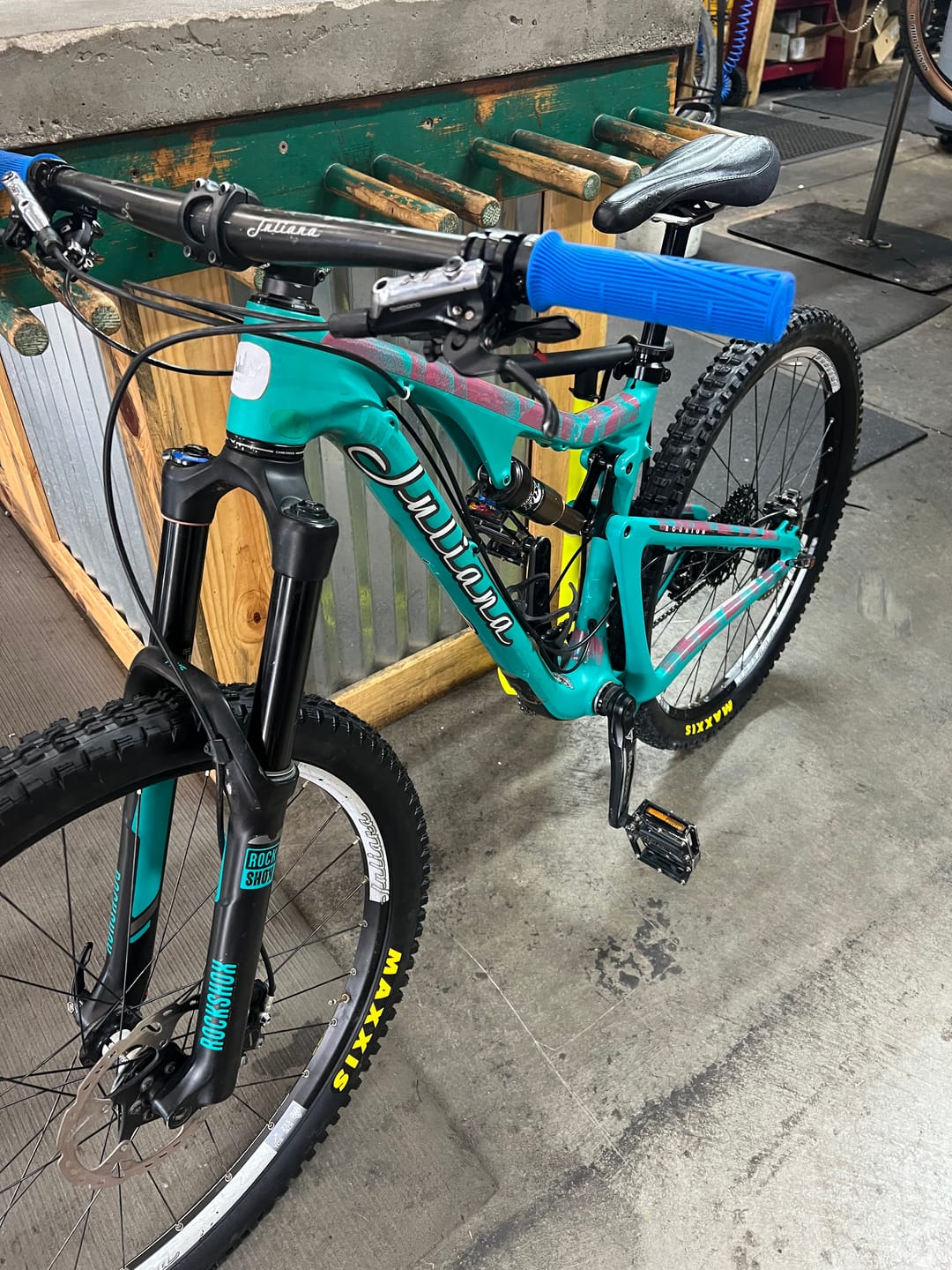 Customer photo review of Anodized Topcap Bolts