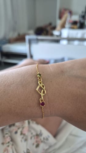 Customer photo review of Gepersonaliseerde Hartknoop Geboortesteen Armband