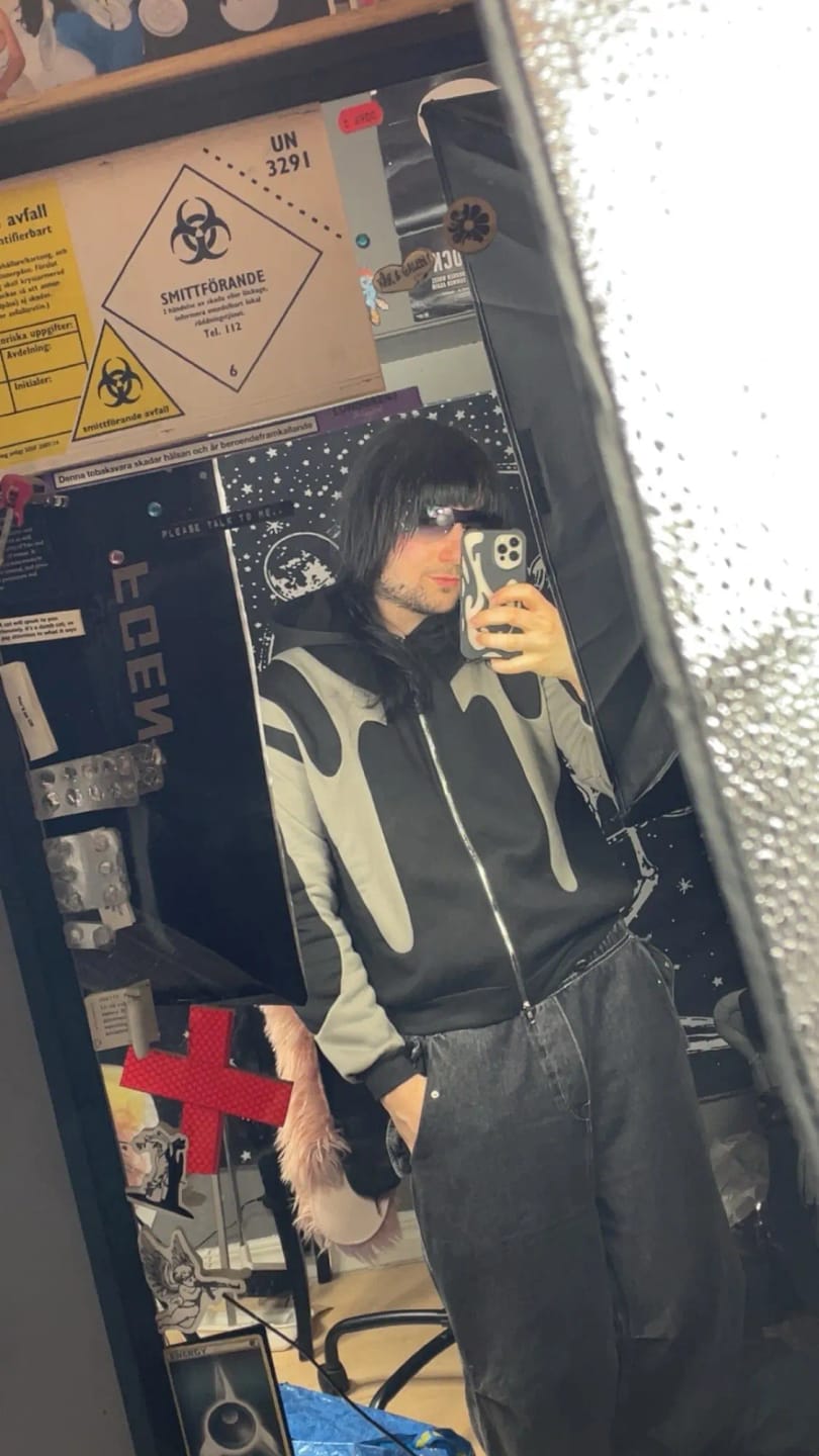 Customer photo review of THE WAVE HOODIE