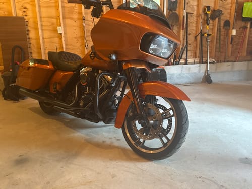 Customer photo review of HR3 Amber Whiskey Motorcycle 18" Wide Tire Front Mudguard Fender For Harley Touring Models 2014-2023