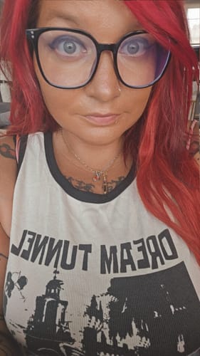 Customer photo review of 20 inch Full Volume Clip in Hair Extensions Bright Red