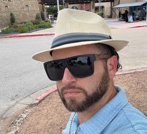 Customer photo review of Mis Raíces Black