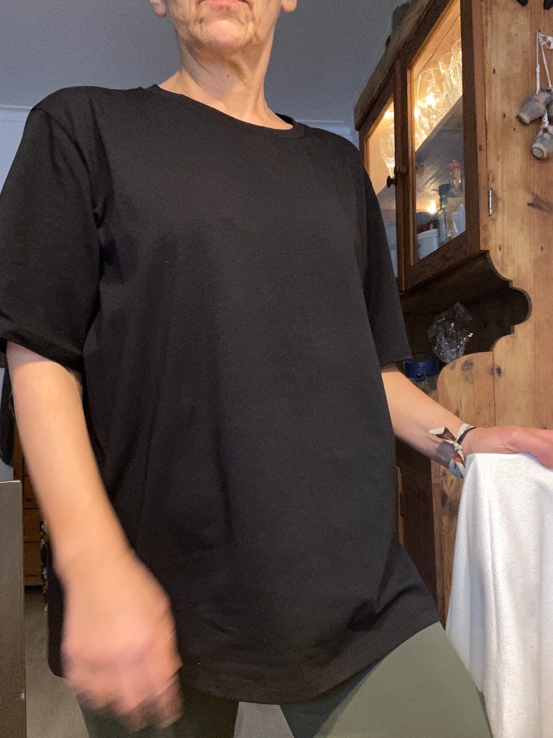 Customer photo review of T-SHIRT COTONE COLLANA NERO