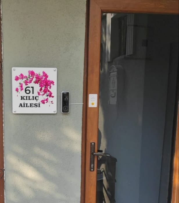 Customer photo review of Kişiye Özel Pembe Gül Dallı Kapı İsimliği