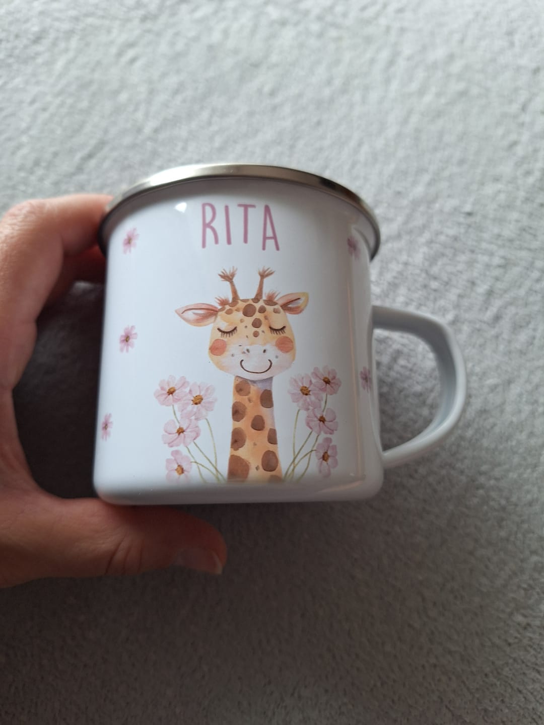 Customer photo review of Emaille Tasse personalisiert - Giraffe und Blumen