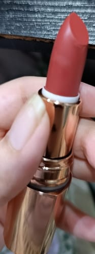 Customer photo review of O.TWO.O MISTY KISS LOCK COLOUR MATTE LIPSTICK