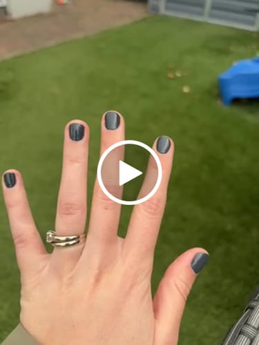 Customer video review of CND™ Vinylux™ Gel-Like Effect Top Coat 15ml