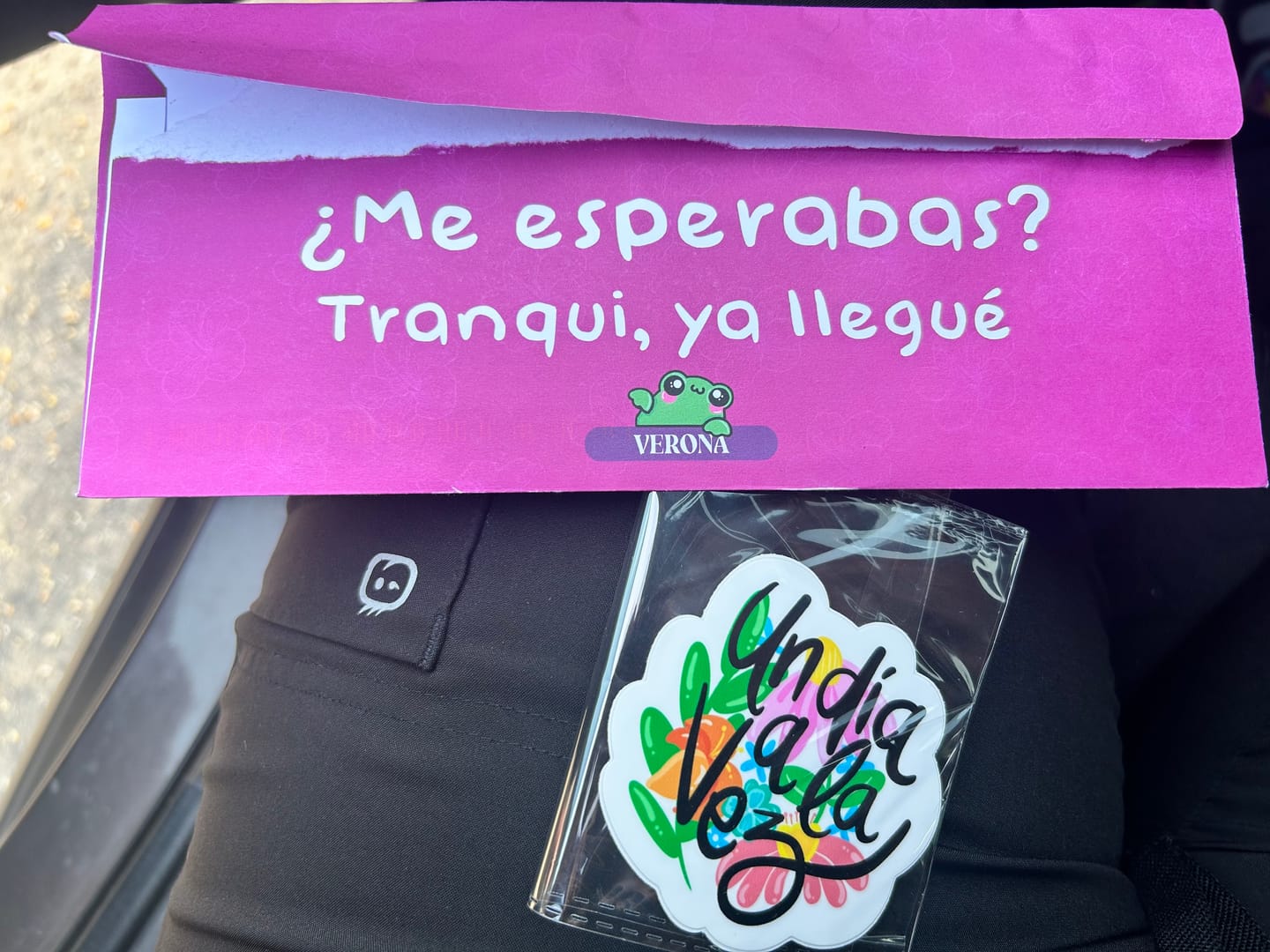 Customer photo review of Un día a la vez (Sticker Laminado)