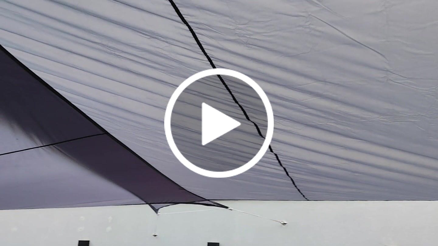 Customer video review of Toldo de Sombreamento Portátil para Área Externa