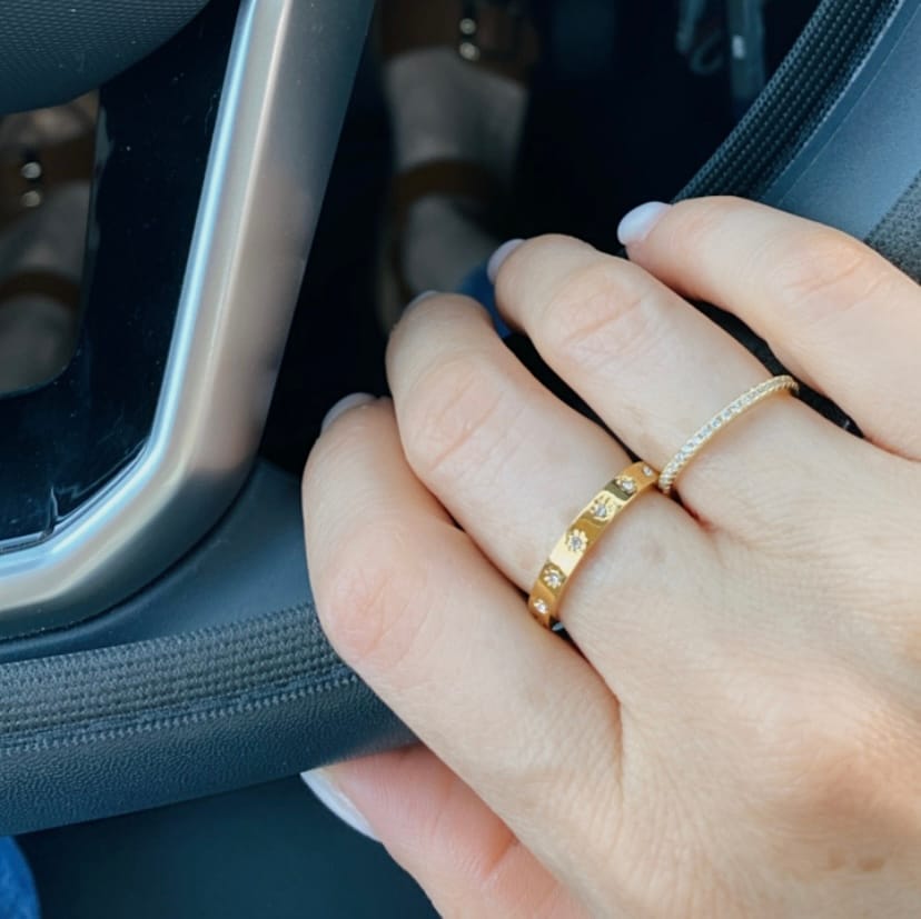 Customer photo review of Anillo Con Mini Flores Zirconias