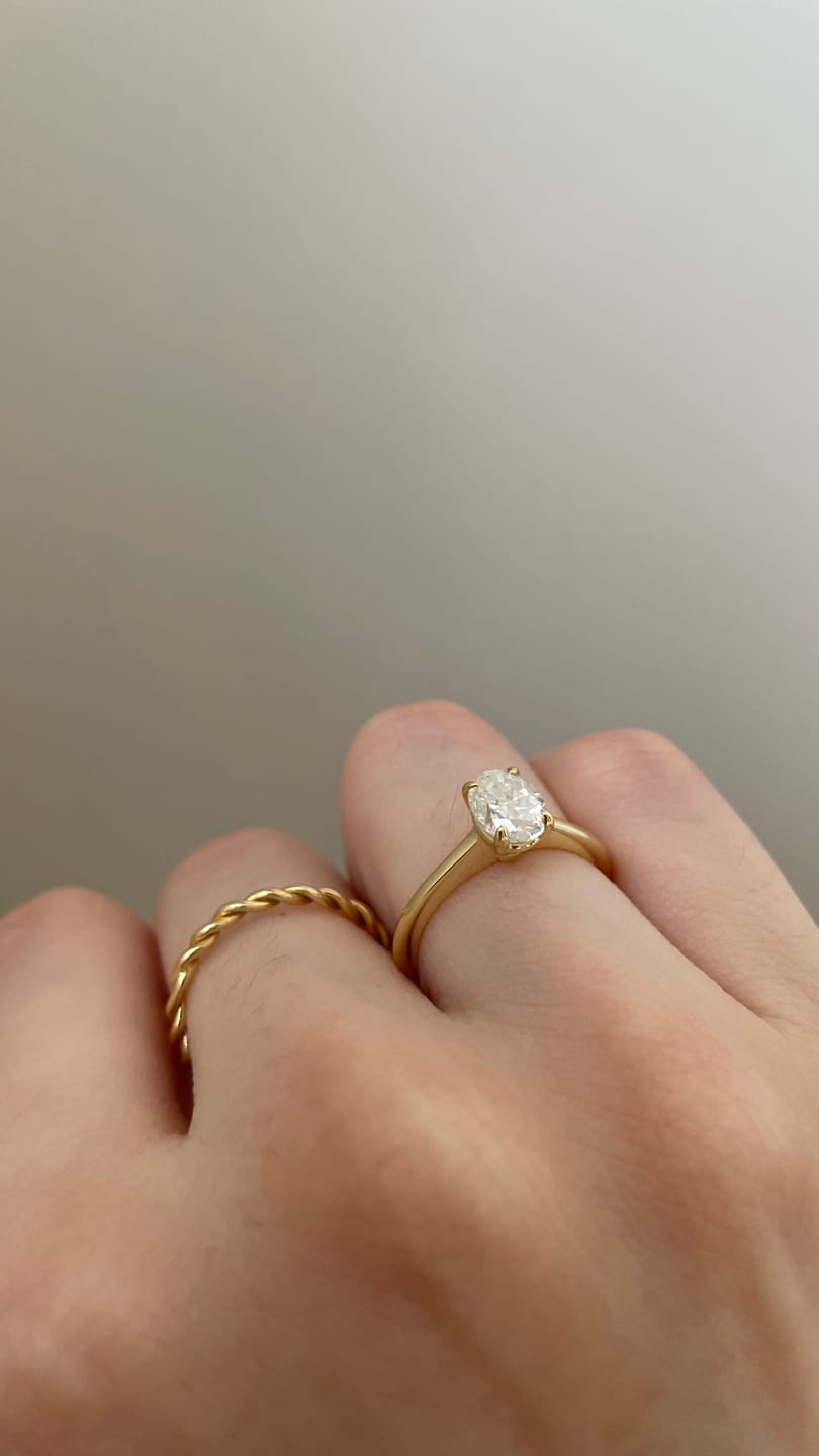 Customer photo review of Anel Solitário Moissanite Oval 1ct