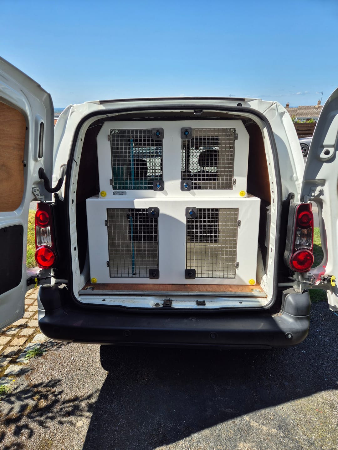 Customer photo review of Dog Van Kit | Citroën Berlingo | 2008-Present | Double stack | DT VS1