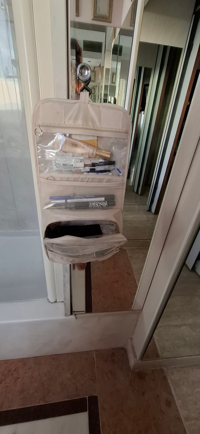 Customer photo review of Trousse de Toilette Pliable à Suspendre