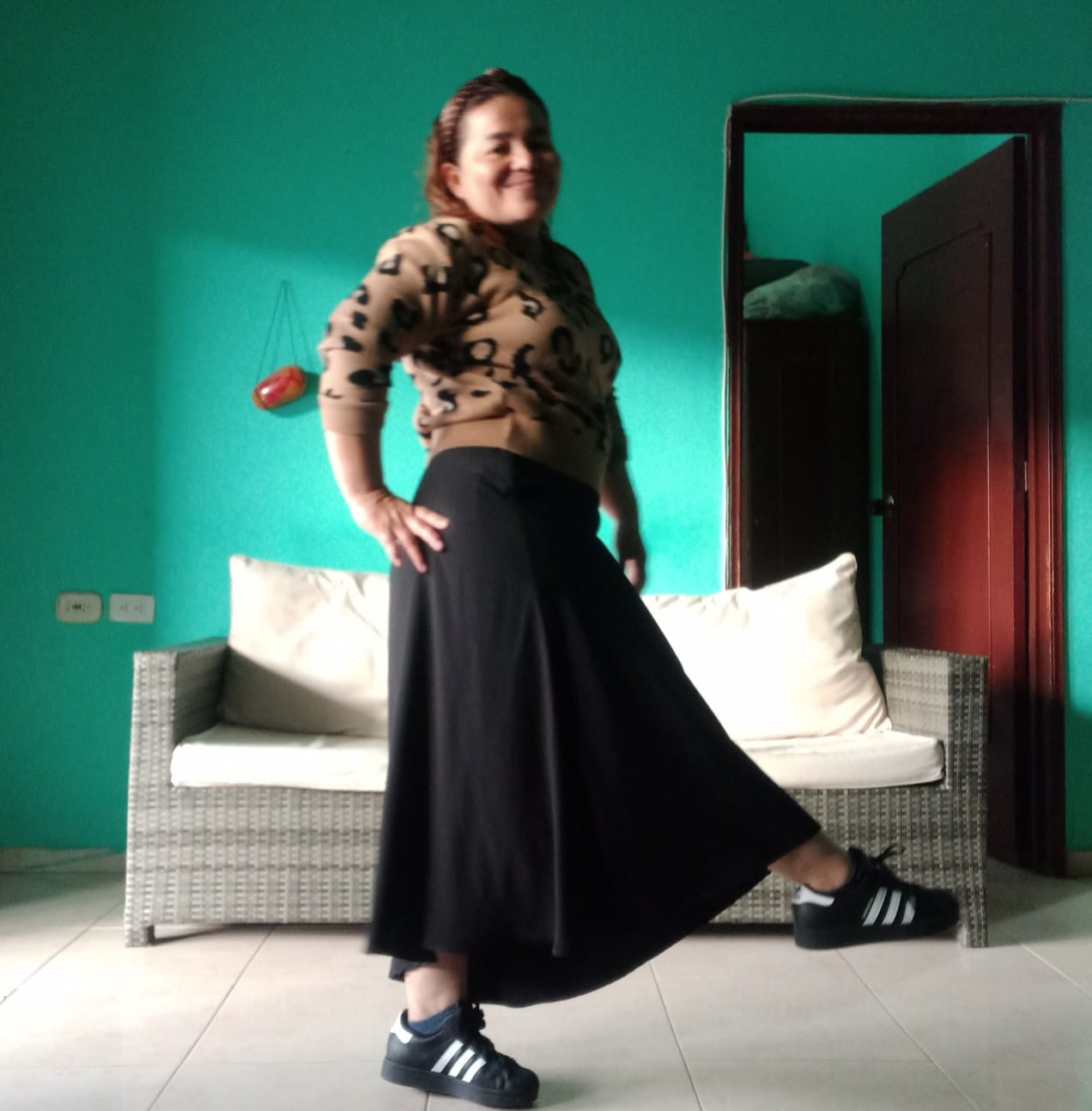 Customer photo review of Falda Lisa Negra Mate