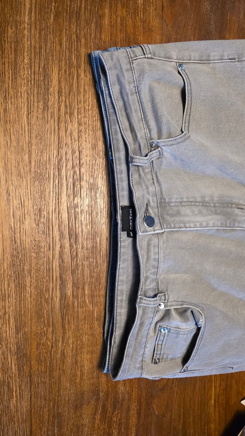 Customer photo review of Curve-Hugging Relax Fit - Grey