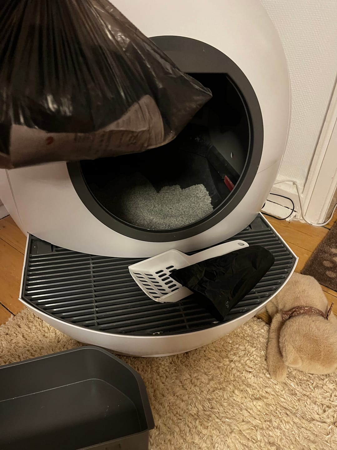 Customer photo review of Trash bag for Spaceship Cat Litter Box
