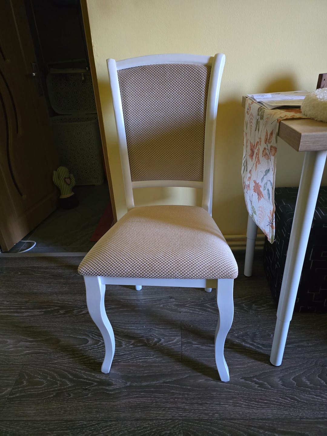 Customer photo review of Scaun MN-SC, alb/bej, stofa/lemn, 45x42x96 cm