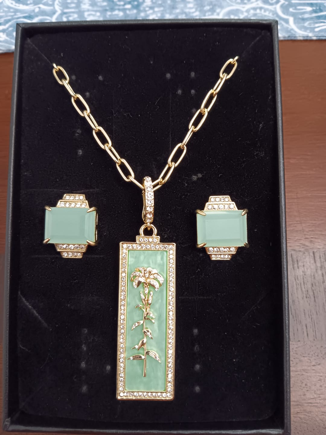 Customer photo review of Heidi Daus®"Flower Of The Moment" Crystal & Enamel Chain Enhancer Floral Necklace