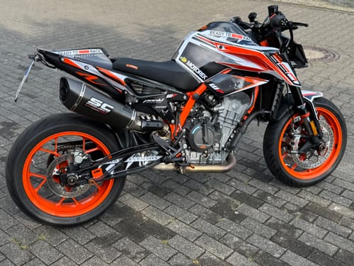 Customer photo review of KTM 790/890 Duke GRAPHICS - "Scalpel" (Black/Orange)
