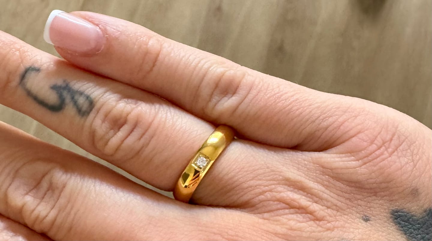 Customer photo review of Single Shine Ring | 18K vergoldet