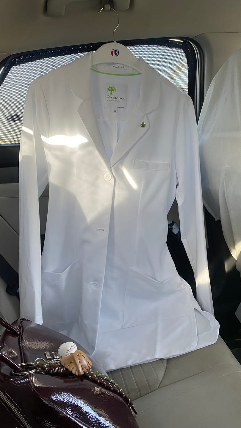 Customer photo review of لابكوت فيونا هيلنق هاندز وايت كوت