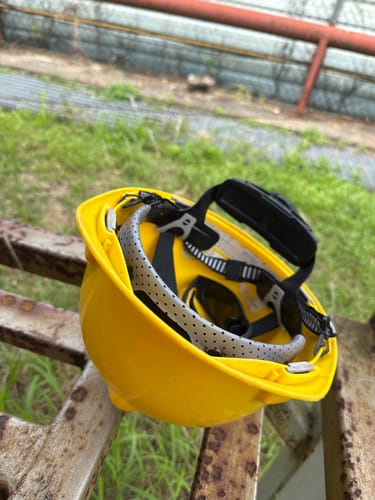 Customer photo review of 9FORTY Golf A-Frame Trucker Metal Logo Black Snapback