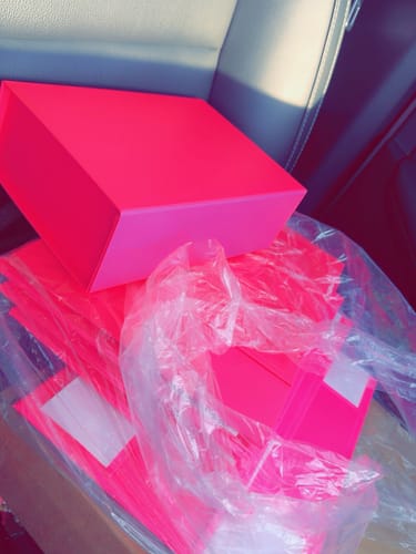 Customer photo review of Premium Magnetic Gift Box Neon Pink - Small