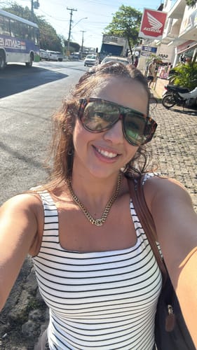 Customer photo review of Óculos Napoli