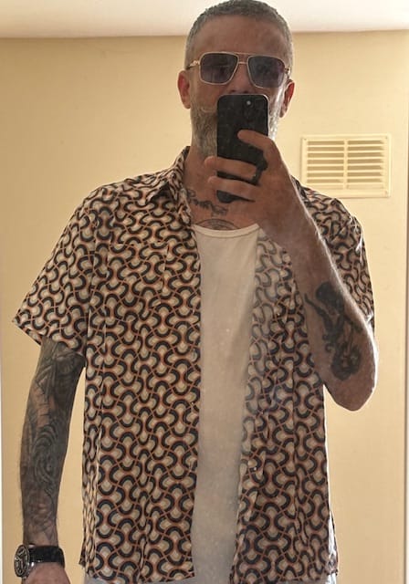 Customer photo review of Men's Retro Button Up Vintage Geometric Circle Cool Summer Beach Short Sleeve Shirt