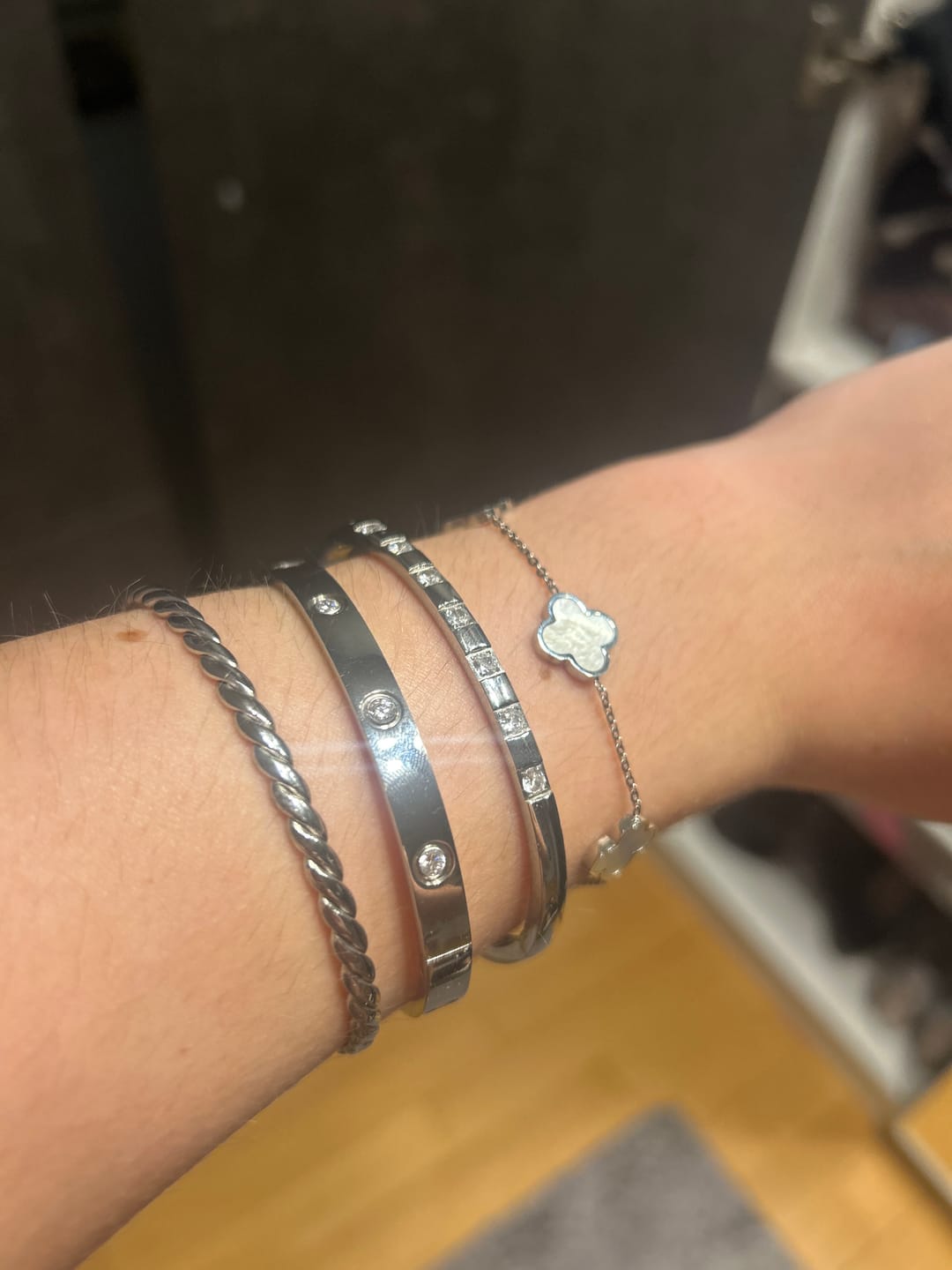 Customer photo review of Clover Perlmutt Armband | 18K vergoldet