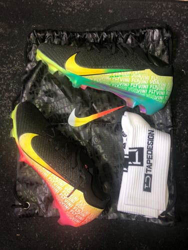 Customer photo review of Vapor 16 x Vinicius Junior - Noir/Orange/Vert