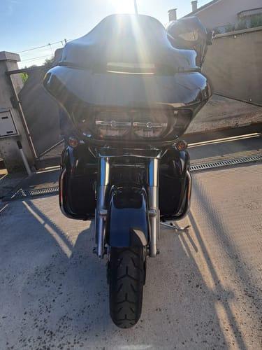 Customer photo review of HR3 Black Quartz 2017RGU Motorcycle 18" Wide Tire Front Mudguard Fender For Harley Touring Models 2014-2023