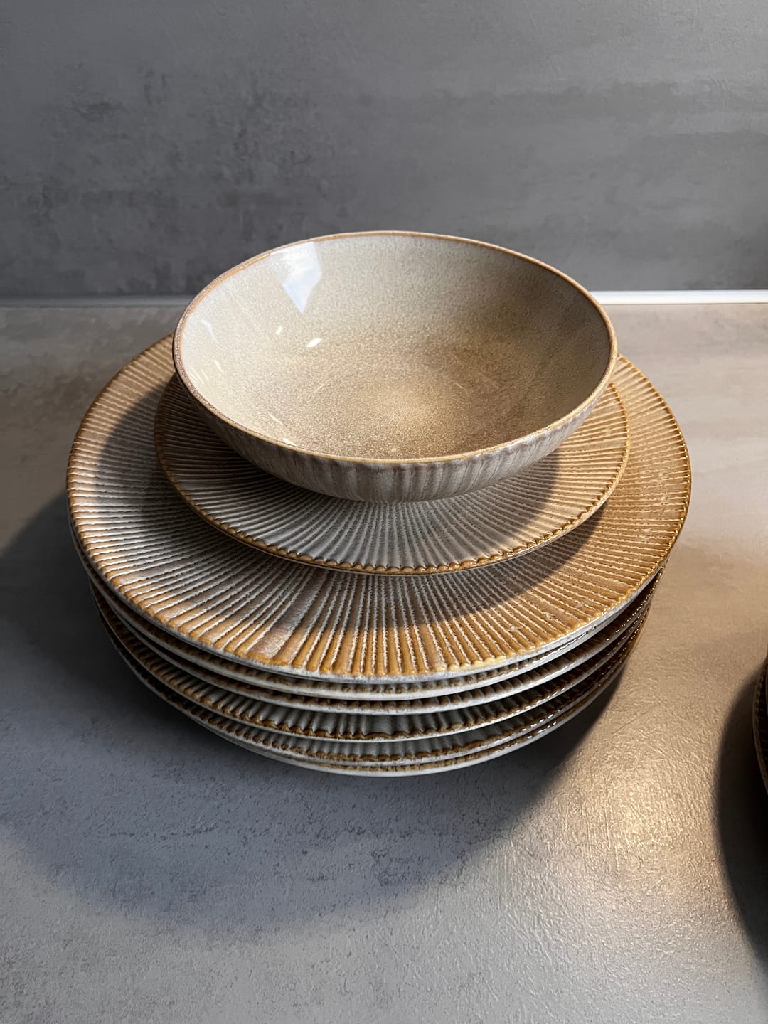 Customer photo review of Cookinglife Serviesset Coastal Lines Ocean Beige 18-delig / 6 personen - 6 dinerborden, 6 ontbijtborden en 6 diepe borden