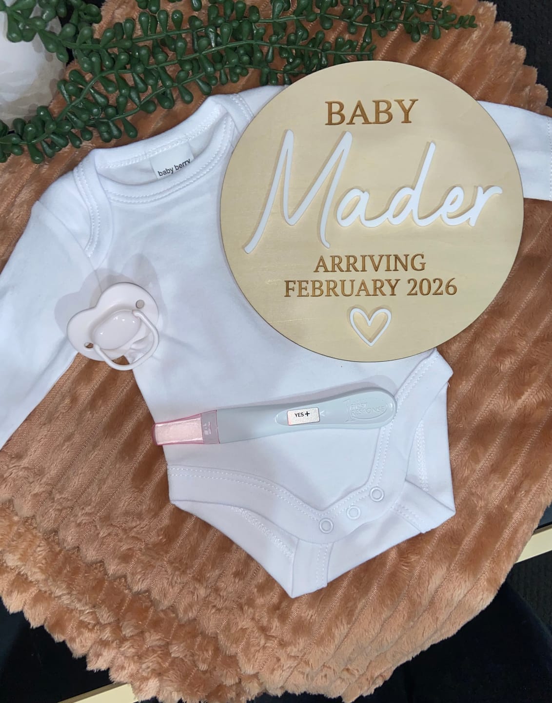 Customer photo review of Pregnancy Announcement Plaque with Acrylic Name and Heart