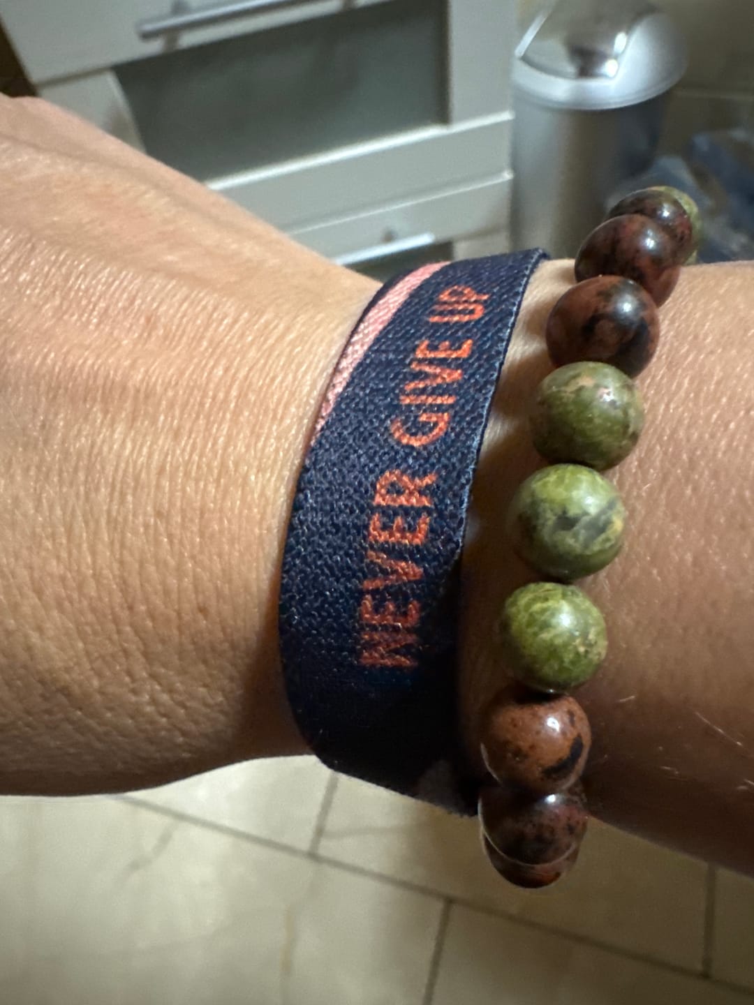 Customer photo review of Never Give Up - Elastisches Armband