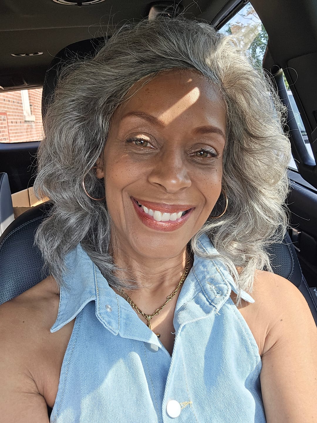 Customer photo review of Luvwin 5x5 Closure Salt & Pepper More Salt Highlight Front Glueless Straight Wig