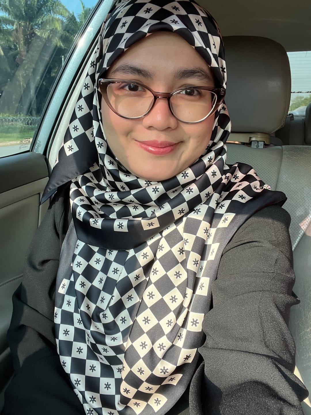 Customer photo review of Monogram Square (Black)