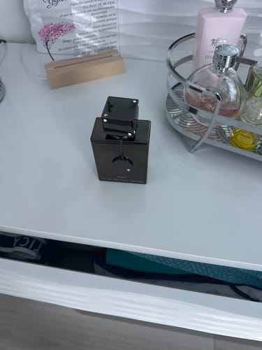 Customer photo review of Armaf Club De Nuit Intense Men Limited Edition Eau de Parfum Spray for Men - 3.6 oz (2024)